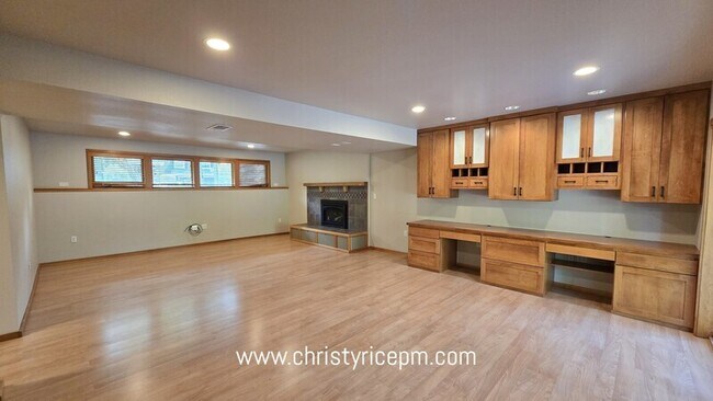 Building Photo - 12130 SE 47th Pl