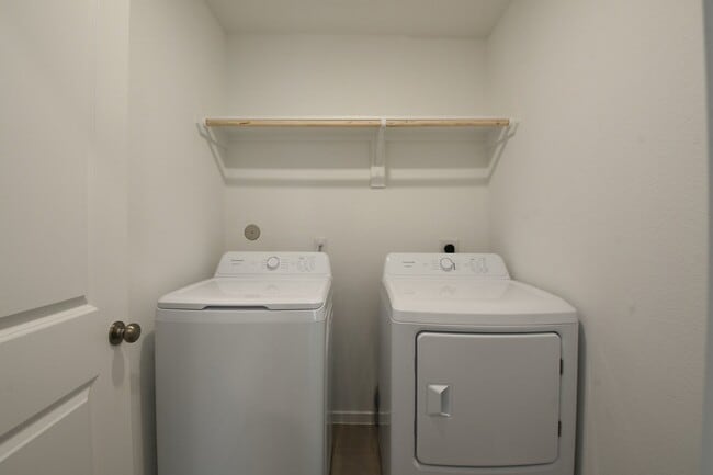 Building Photo - 2823 Cedar Rock St