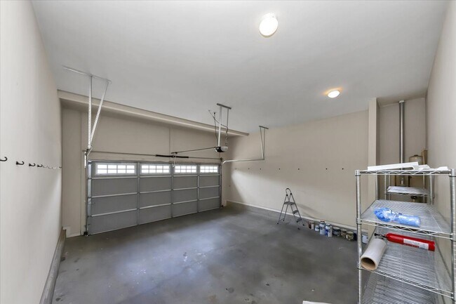 Building Photo - 6059 Cove Park Dr