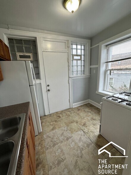 Building Photo - 5912 W 26th St