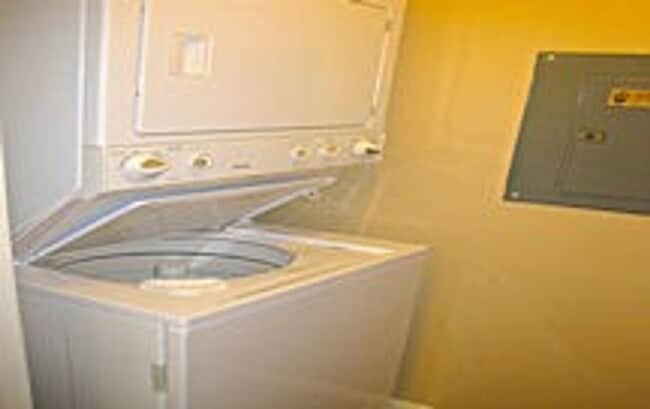 Building Photo - Top Floor Condo with Fireplace and Open Fl...