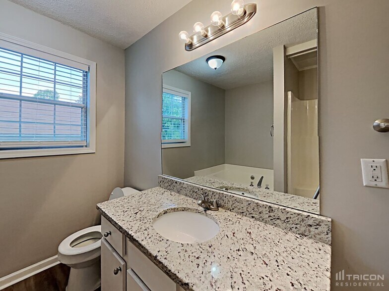 Building Photo - 114 Ivy Brook Dr
