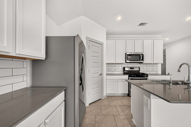 Building Photo - 28926 Yachting Pt Ct