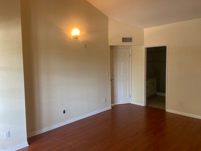 Building Photo - 435 E Valencia Ave