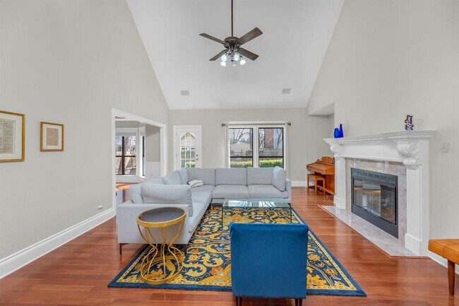 Building Photo - 927 Blue Spring Cir