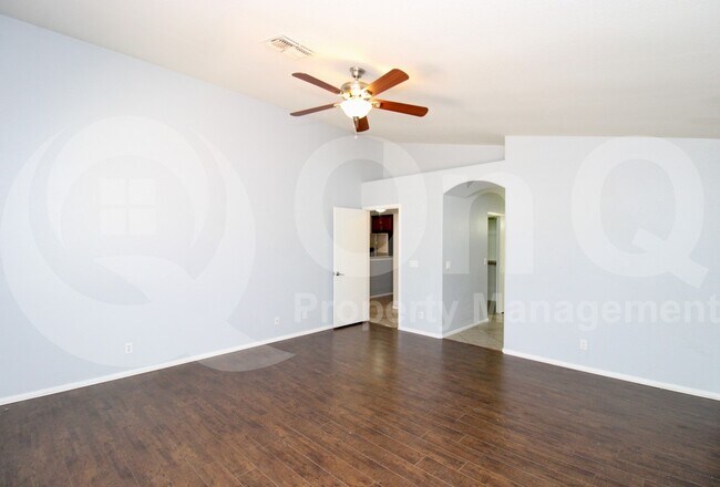 Building Photo - 511 E Pinto Dr