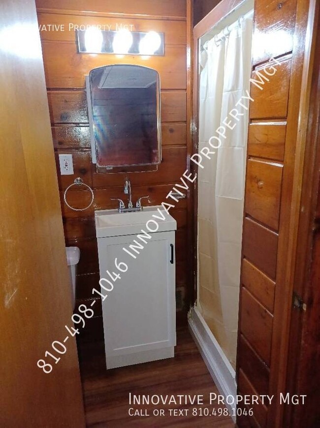Building Photo - 3087 Hatherly Ave