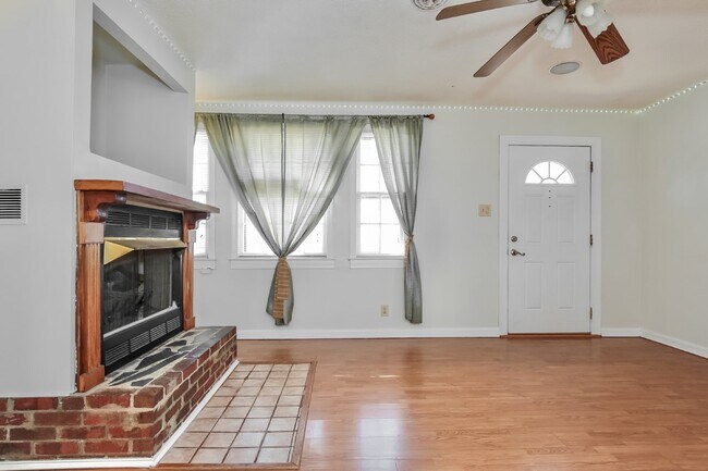 Building Photo - Charming 2 Bed/2 Bath Home in Greensboro, ...