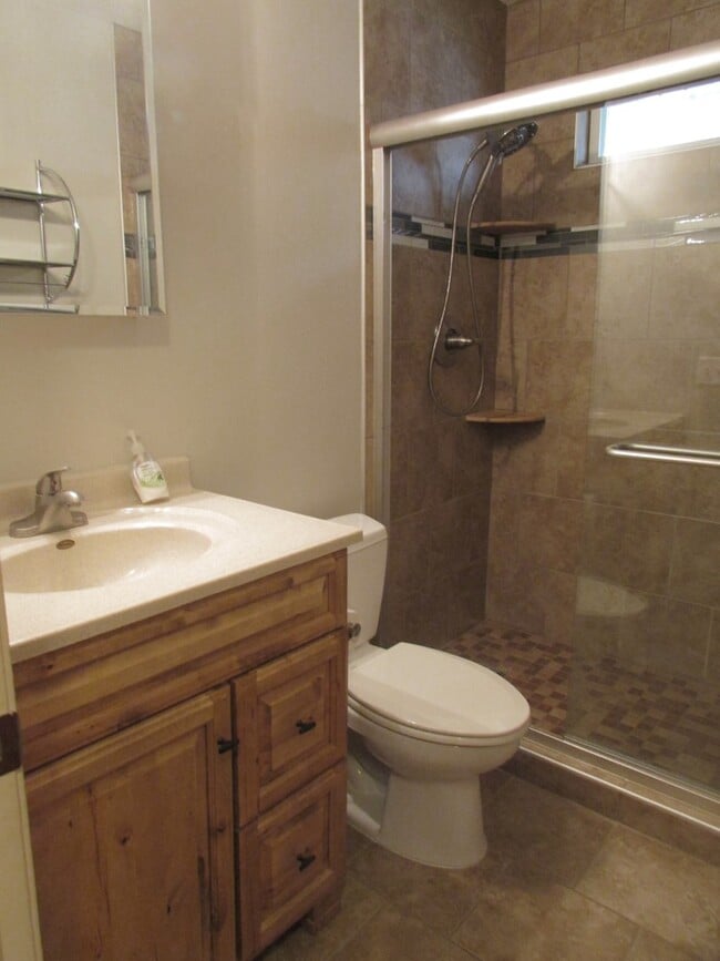 Building Photo - 3 BEDROOM + BONUS ROOOM | 2 BATH | HOUSE |...