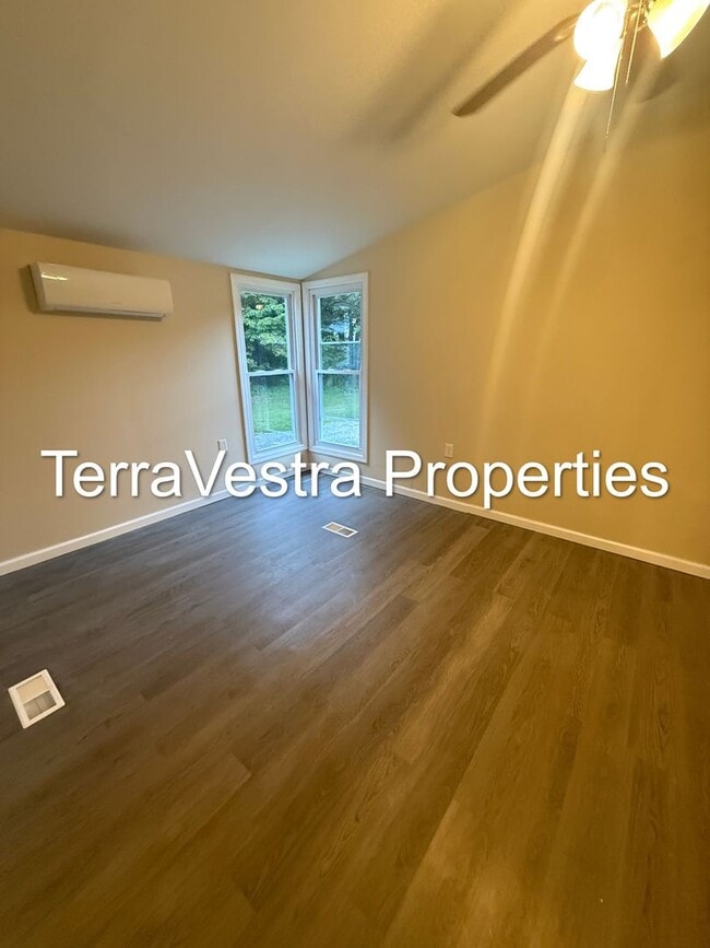 Building Photo - Single Family in Williamstown. Eligible fo...