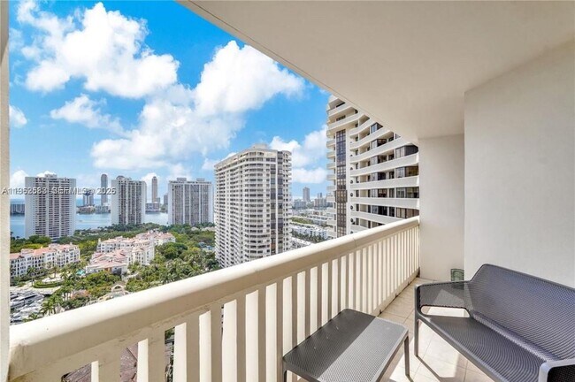 Building Photo - 1000 W Island Blvd