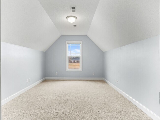 Building Photo - Beautiful Home Close to MCAS New River Air Station