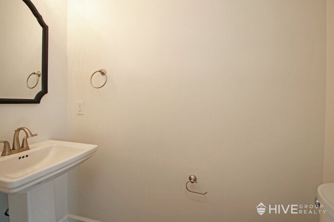 Building Photo - Modern 3BR Townhouse with Private Backyard...