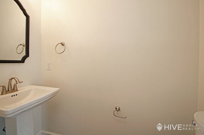 Building Photo - Modern 3BR Townhouse with Private Backyard – Ready to Rent!