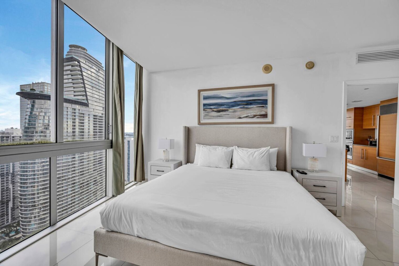 Building Photo - 485 Brickell Ave