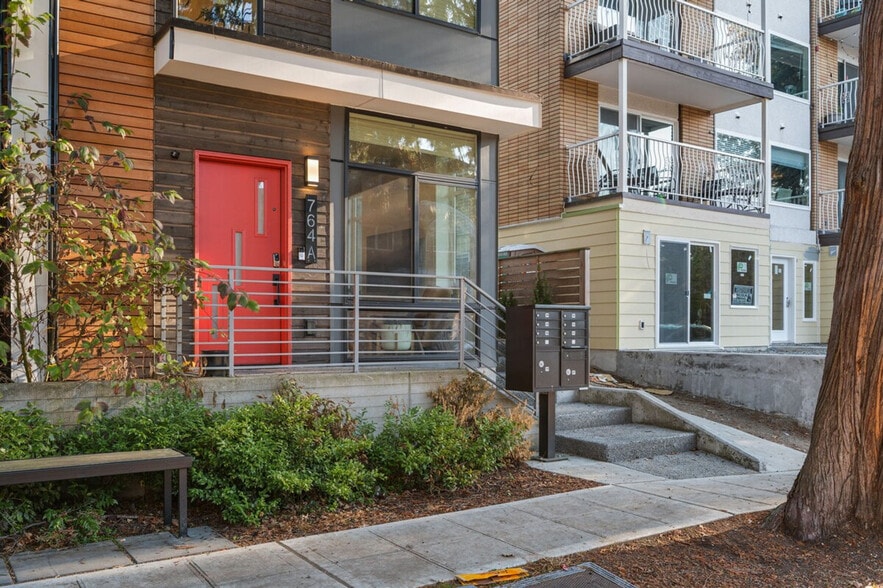 Building Photo - 764A Belmont Pl E