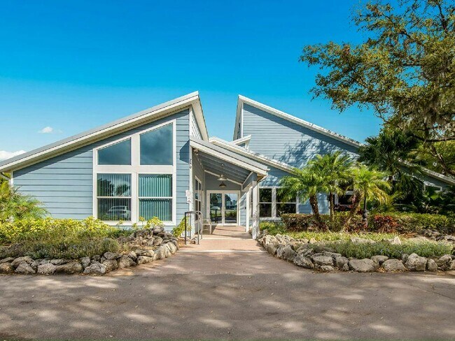 Building Photo - 586 Country Meadows Blvd