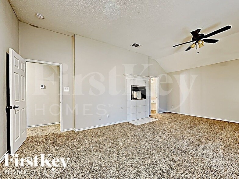 Building Photo - 5611 Chimney Rock Dr