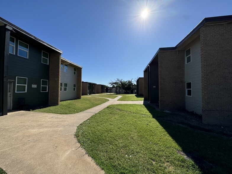 Primary Photo - Belle Oaks Apartments