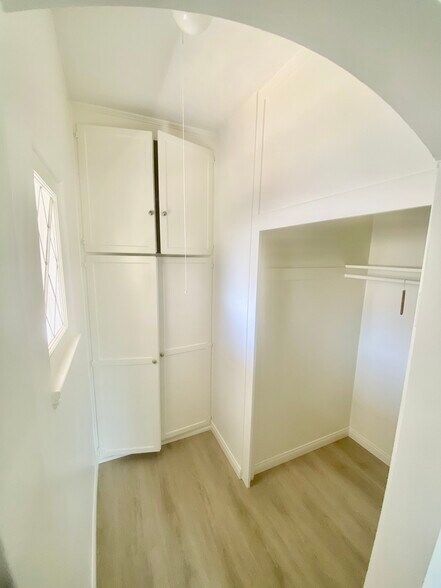 Building Photo - 10461 Ashton Ave