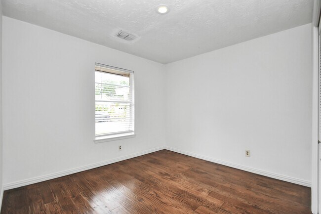 Building Photo - 10131 Kent Towne Ln