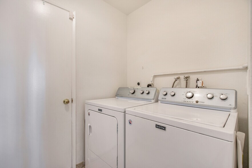 Building Photo - 385 Calle Borrego