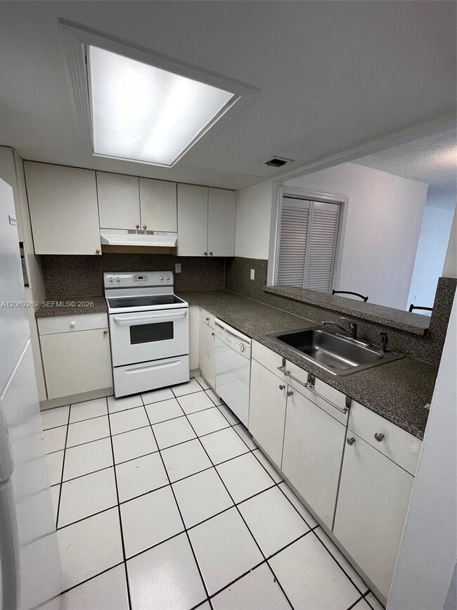 Building Photo - 10500 SW 8th St