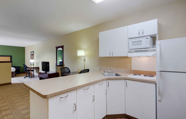 Building Photo - Furnished Studio-Chicago - Elmhurst -O'Hare