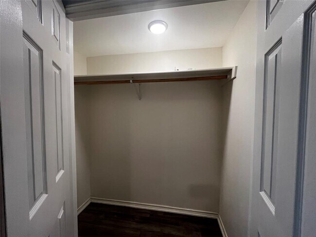 Building Photo - 5101 Meadow Creek Cove