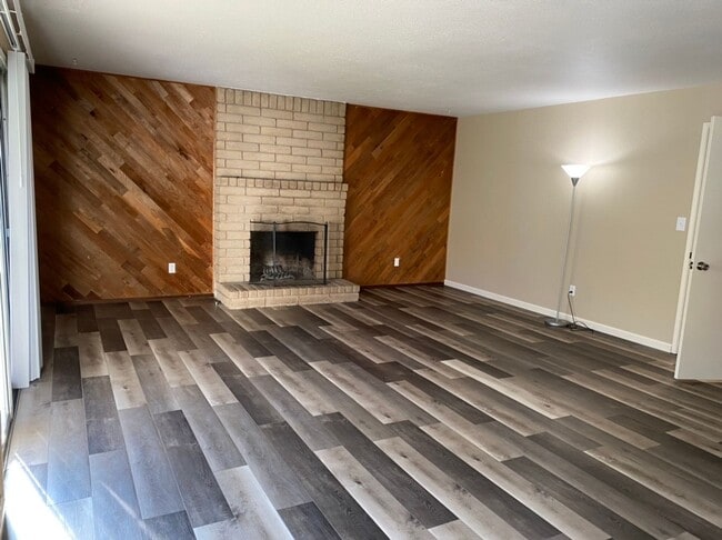 Building Photo - 3 bedroom single story located in an estab...