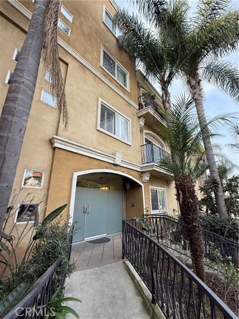 Building Photo - 3401 S Bentley Ave