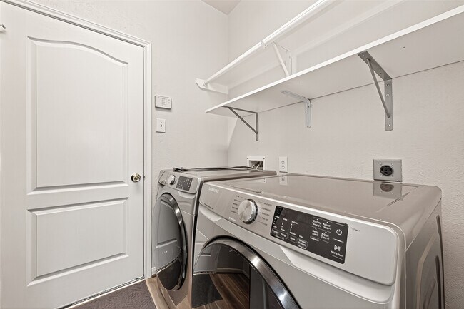 Building Photo - 19343 Dickson Park Dr