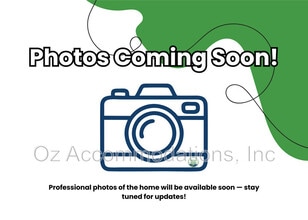 Building Photo - 15204 Bellaire Ave