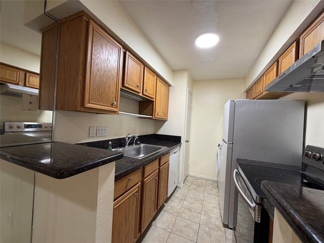 Building Photo - 2120 Wilcrest Dr