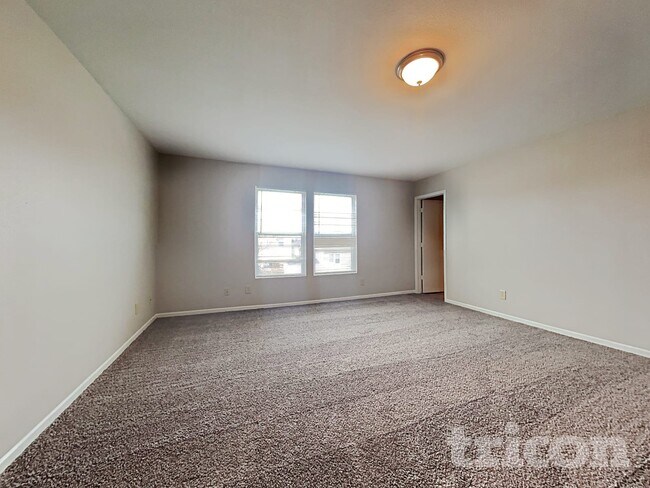 Building Photo - 1334 Central Park Dr