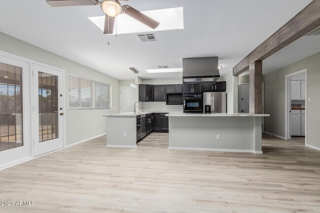 Building Photo - 1512 W Estrella Dr