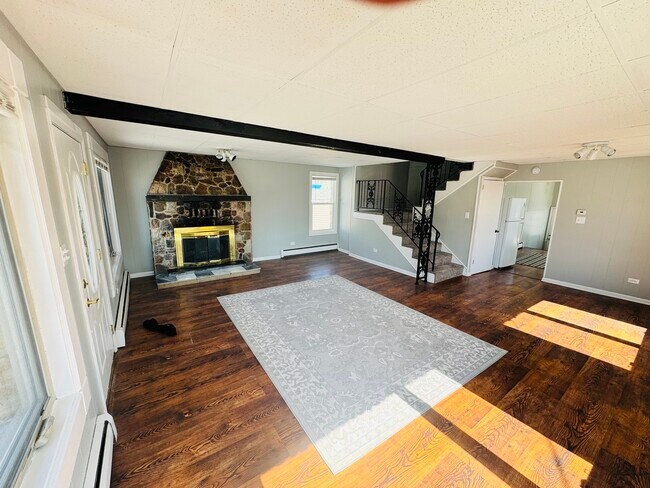 Building Photo - 42129 N 2nd Ave