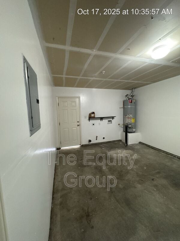 Building Photo - 2220 W Lark Ave
