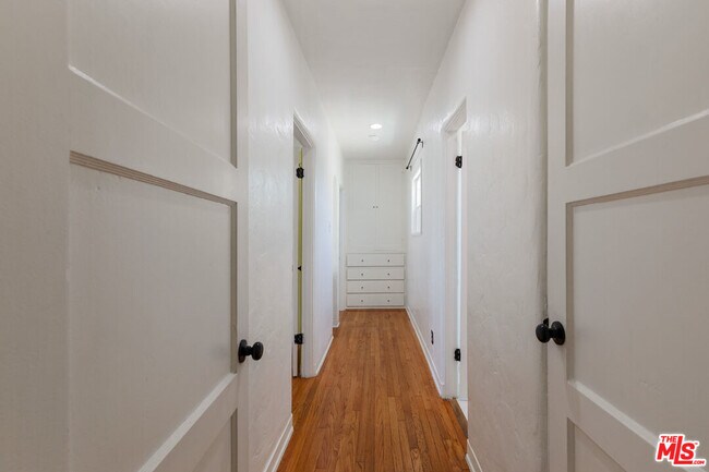 Building Photo - 1433 Livonia Ave