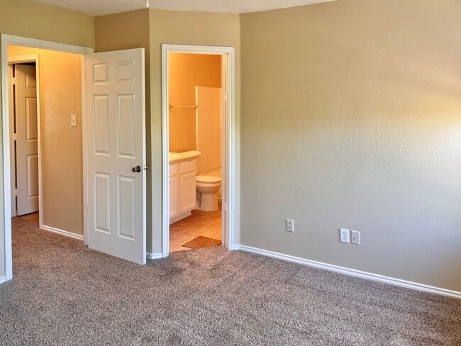 Building Photo - Lovely 2-story | 3-bedroom | 2.5-bath duplex | Cul-de-sac | Side yard | Great location!