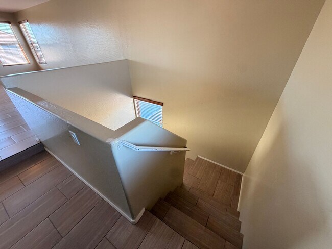 Building Photo - Updated 4x2 Buckeye Home *NO* Carpet & Downstairs Primary Bed!