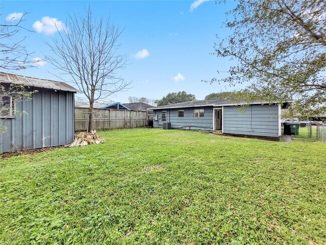 Building Photo - 10821 Aldis St