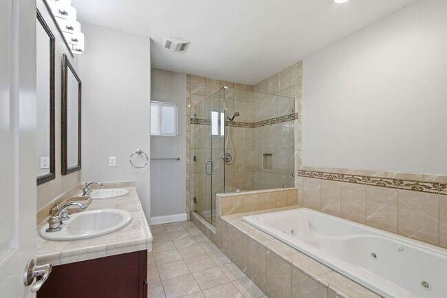 Building Photo - Stunning 5-Bedroom Sunnyvale Home