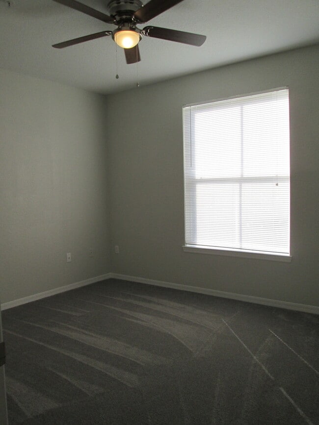 Building Photo - 2 bedroom 2 bath Condominium in The Fountains at Metrowest