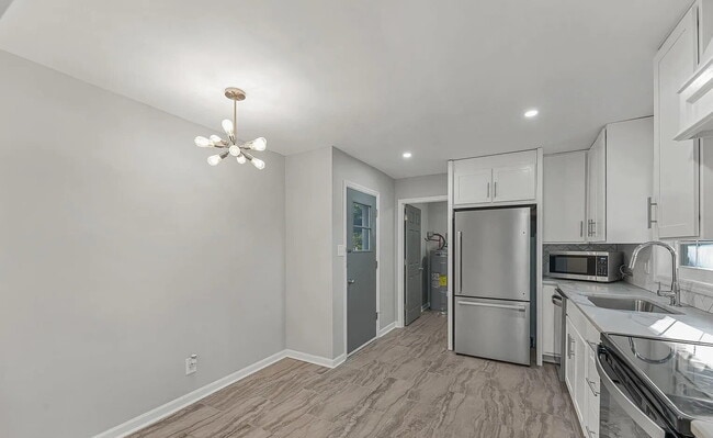 Building Photo - Coming soon, Section 8 Welcome!!! "Ranch style 3-Bed, 2-Bath Gem with 1,344 Sq Ft in Huntsville's...