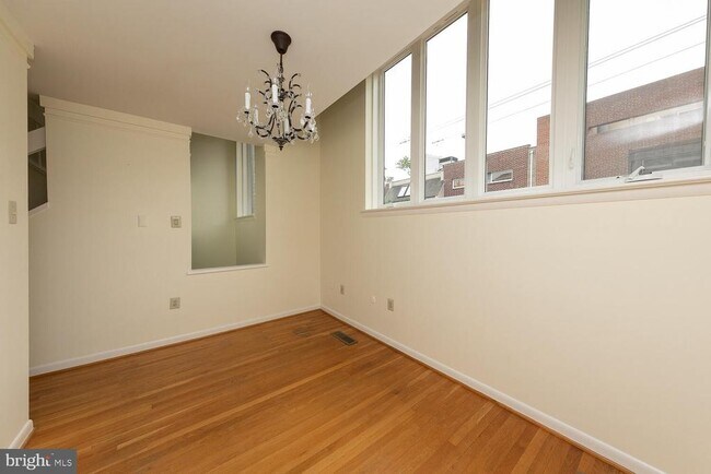 Building Photo - 821 Lombard St