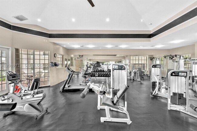 Building Photo - 2811 N Oakland Forest Dr