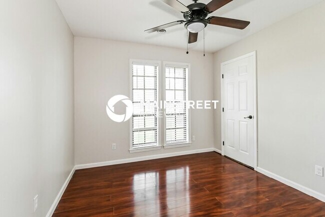 Building Photo - 3 Bedroom Pet-Friendly Home in MEMPHIS, TN with Main Street Renewal