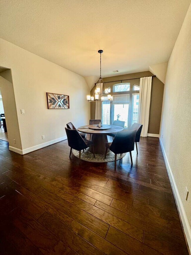 Building Photo - 18614 Town Bluff Dr
