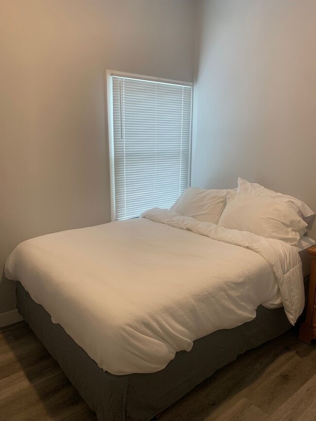 Building Photo - 1527 Poplar St